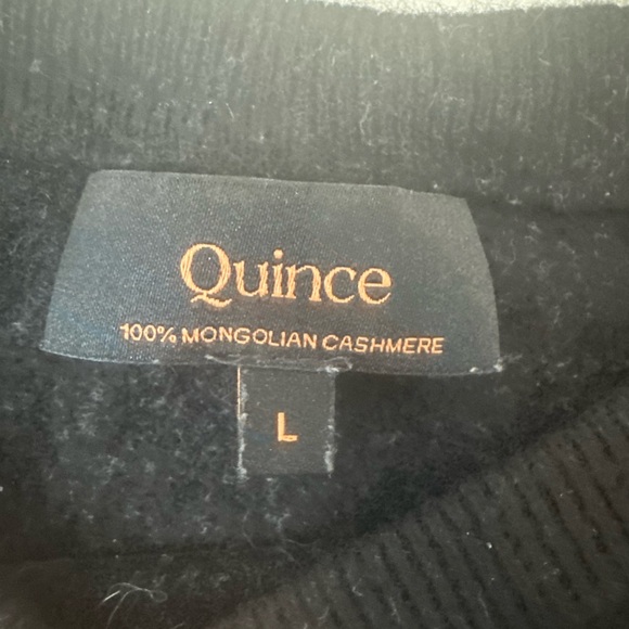 Quince Women's Classic Black Crew Neck Mongolian Cashmere Sweater - Picture 3 of 3